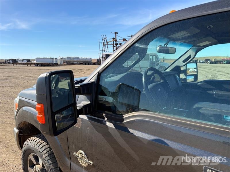 Ford F-250 Lariat 4x4 Crew Cab Pickup Ostalo