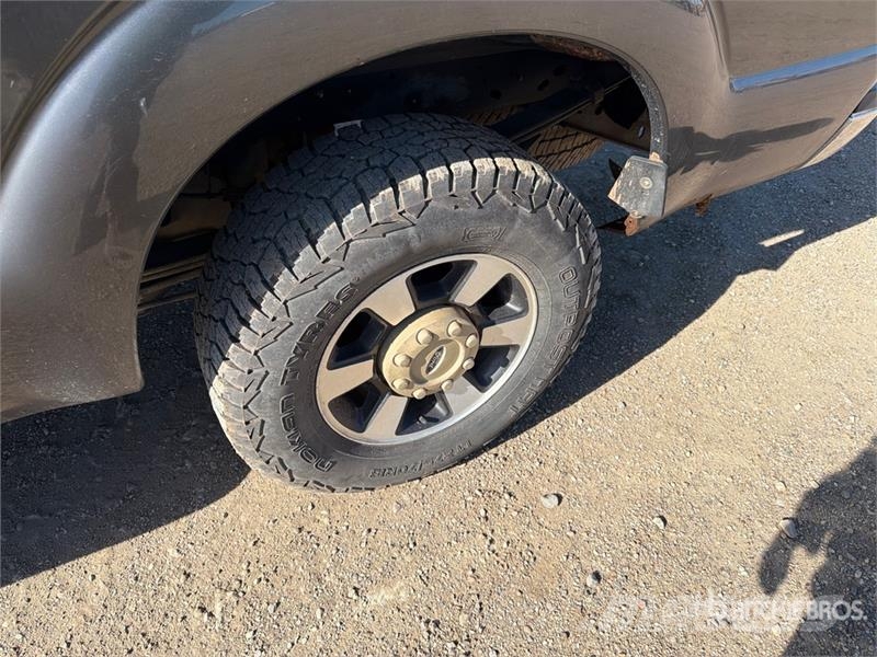 Ford F-250 Lariat 4x4 Crew Cab Pickup Ostalo