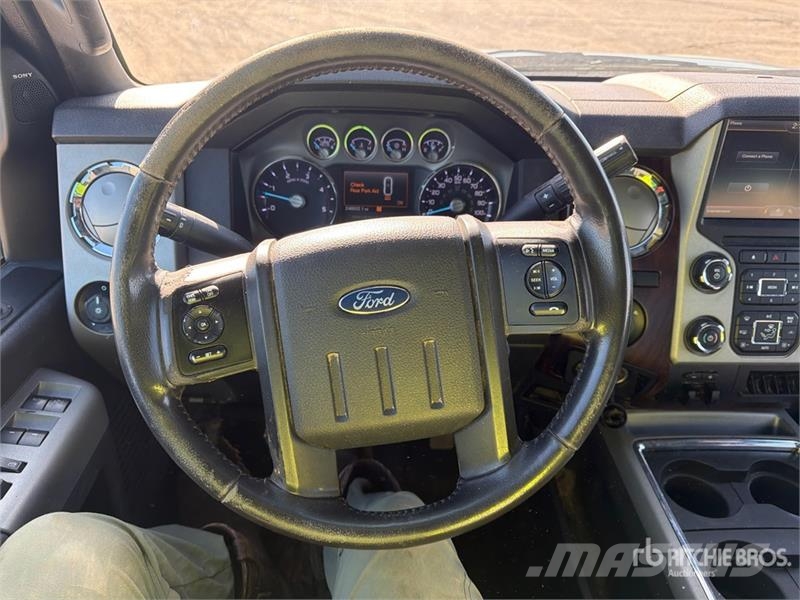 Ford F-250 Lariat 4x4 Crew Cab Pickup Ostalo