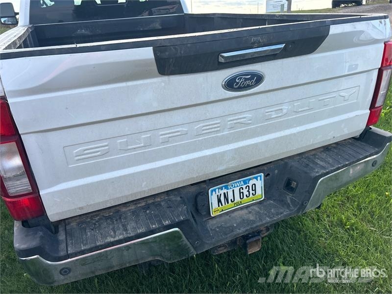 Ford F-250 Lariat 4x4 Crew Cab Pickup 其他
