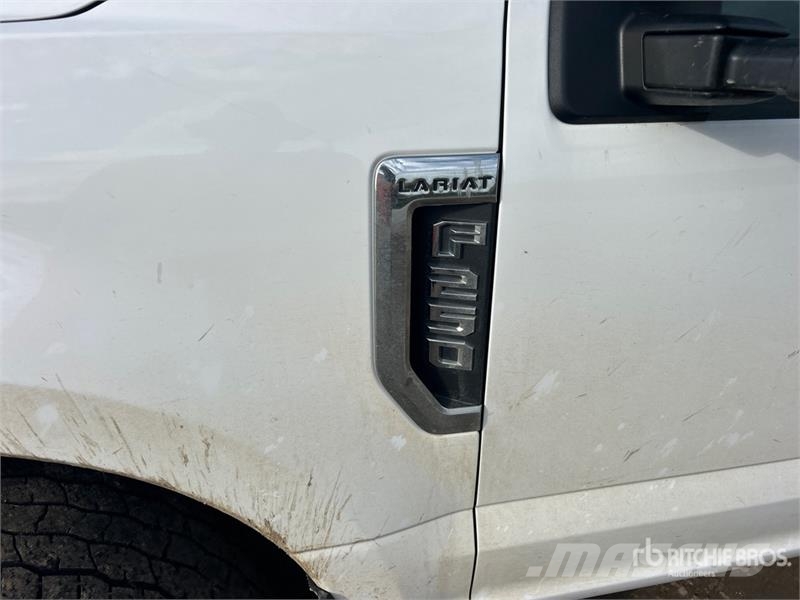Ford F-250 Lariat 4x4 Crew Cab Pickup 其他