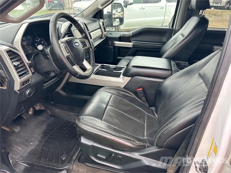Ford F-250 Lariat 4x4 Crew Cab Pickup Andre