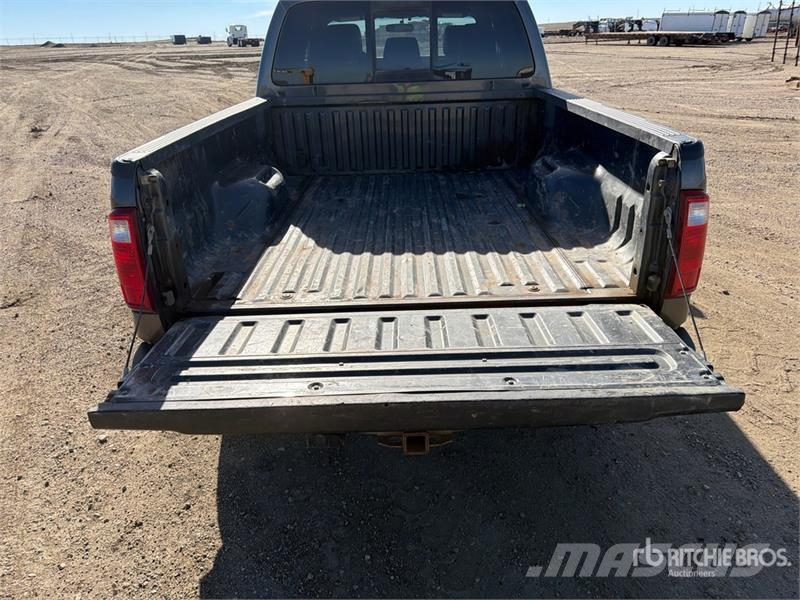 Ford F-250 Lariat 4x4 Crew Cab Pickup Ostalo