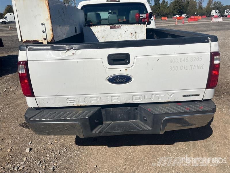Ford F-250 XL 4x2 Crew Cab Pickup Drugi