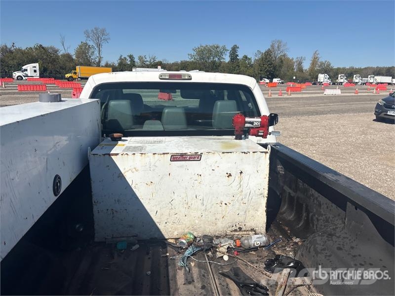 Ford F-250 XL 4x2 Crew Cab Pickup Drugi