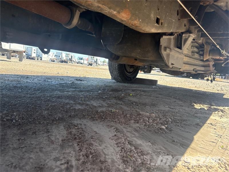 Ford F-250 XL 4x2 Crew Cab Pickup Drugi