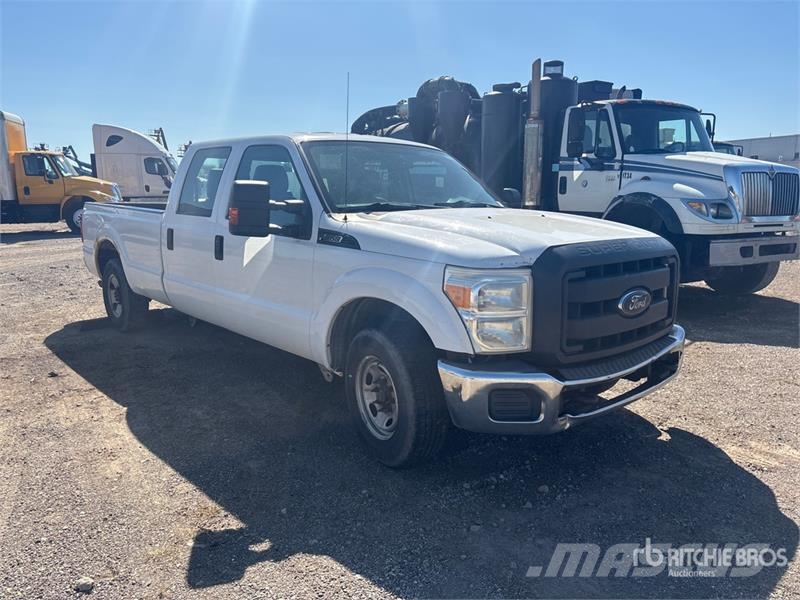 Ford F-250 XL 4x2 Crew Cab Pickup Drugi