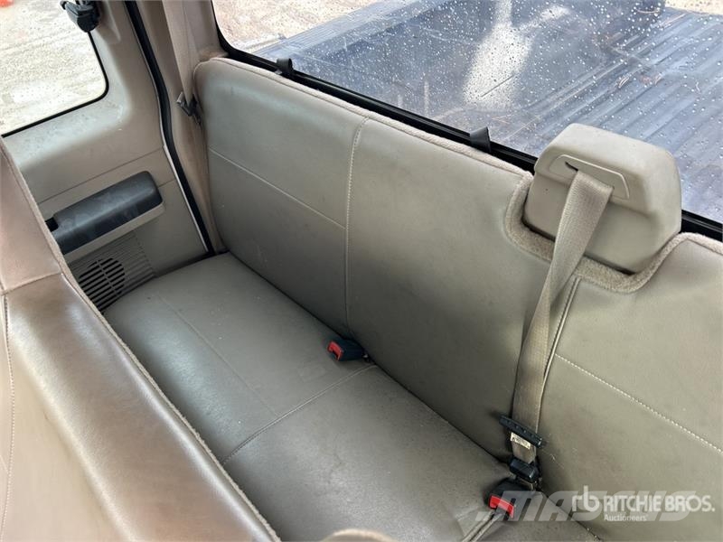 Ford F-250 XL 4x2 Extended Cab Pickup 其他