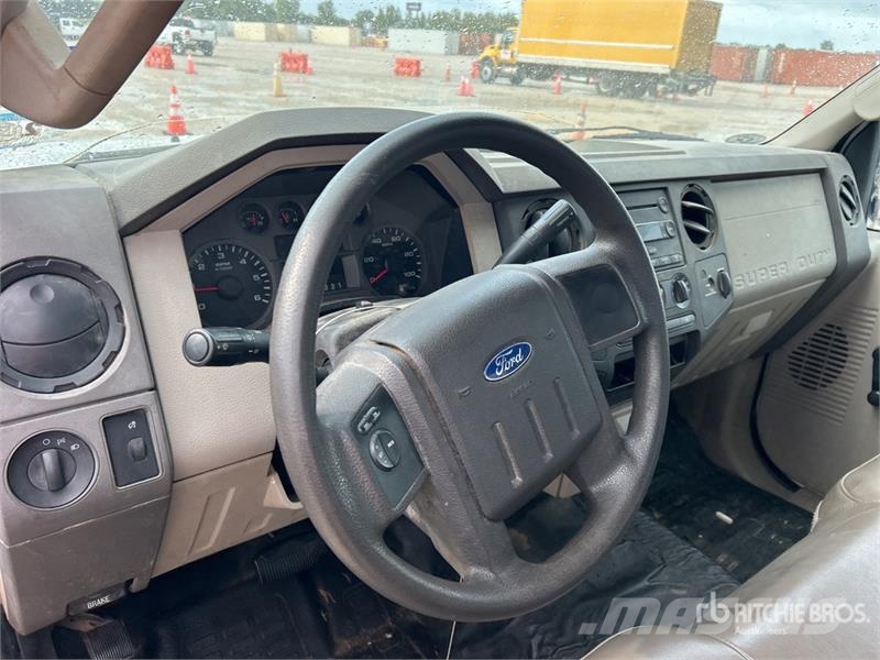 Ford F-250 XL 4x2 Extended Cab Pickup 其他