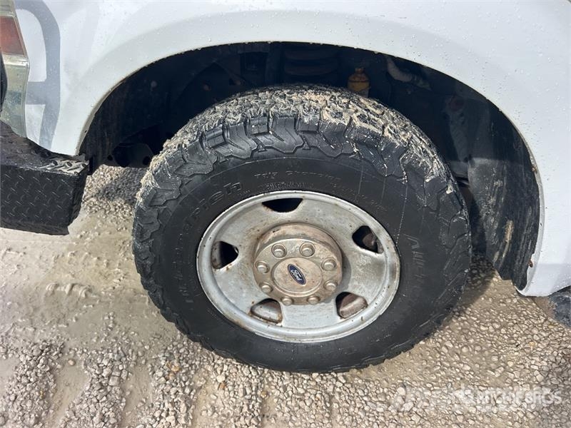 Ford F-250 XL 4x2 Extended Cab Pickup 其他