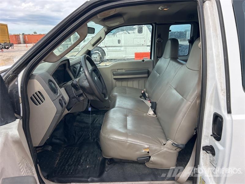 Ford F-250 XL 4x2 Extended Cab Pickup 其他