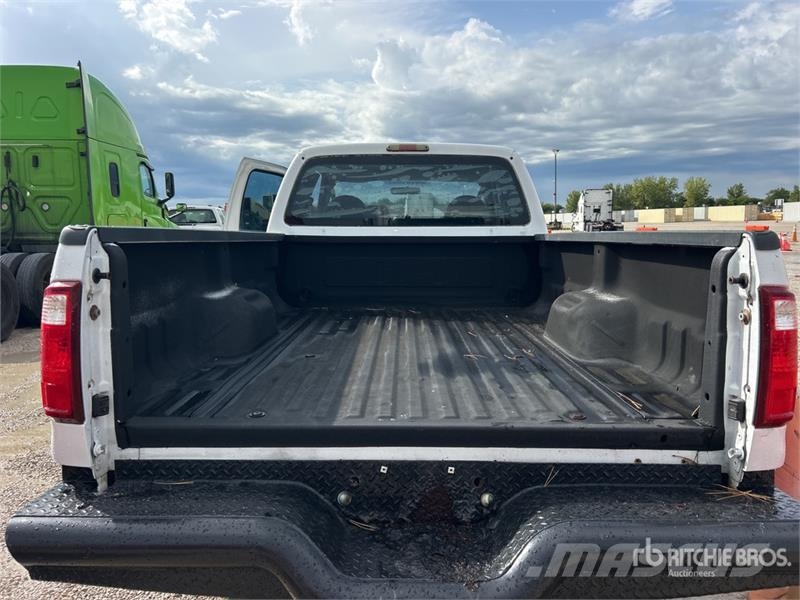 Ford F-250 XL 4x2 Extended Cab Pickup 其他