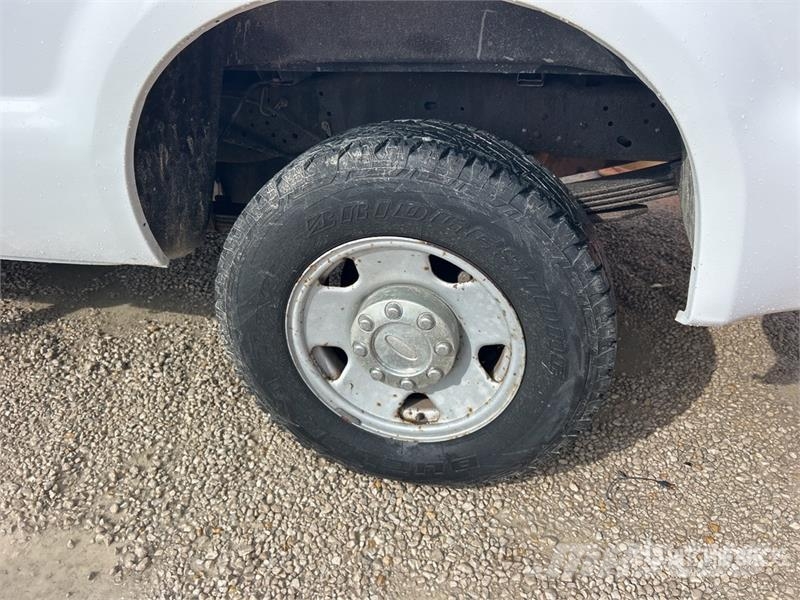 Ford F-250 XL 4x2 Extended Cab Pickup 其他