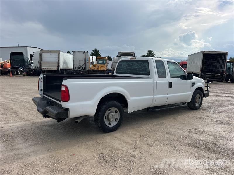 Ford F-250 XL 4x2 Extended Cab Pickup 其他