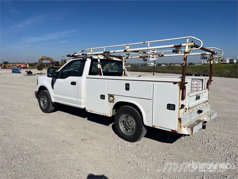 Ford F-250 XL 4x2 Pickup Otros