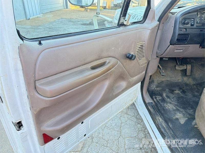 Ford F-250 XL 4x2 Utility Truck Пікапи / Бічне розвантаження