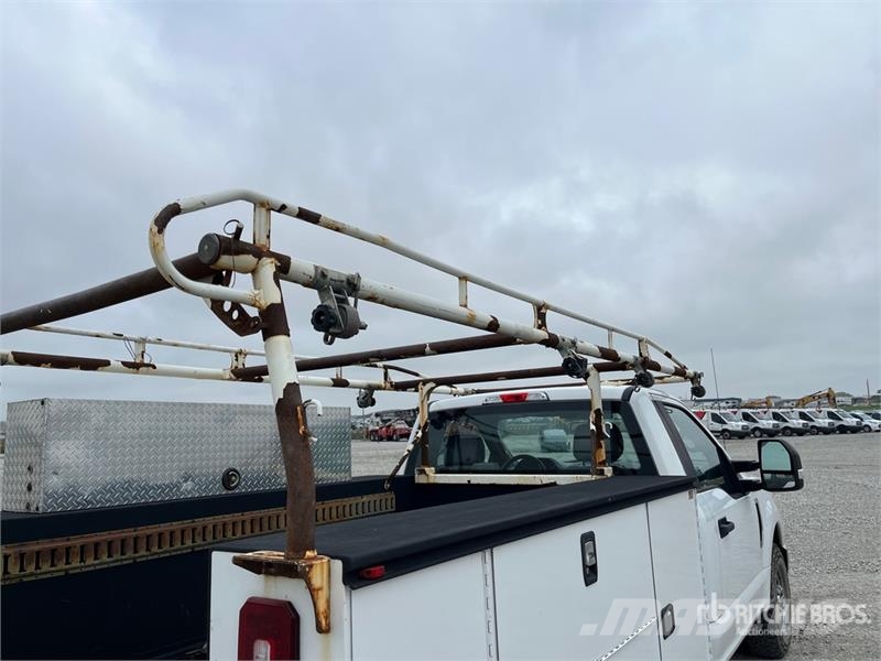 Ford F-250 XL 4x2 Utility Truck Lava-autot