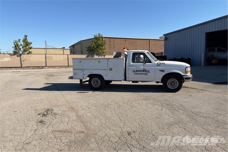 Ford F-250 XL 4x2 Utility Truck Пікапи / Бічне розвантаження