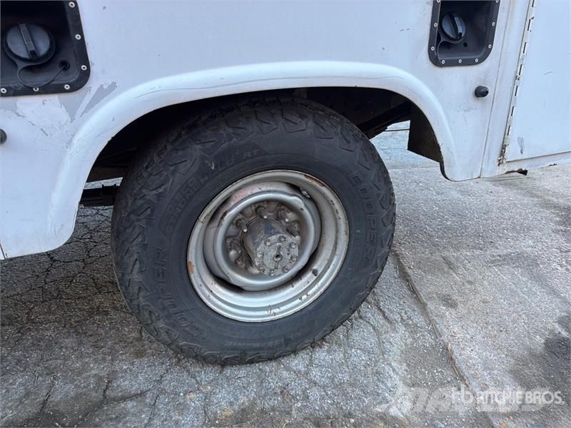 Ford F-250 XL 4x2 Utility Truck Пікапи / Бічне розвантаження