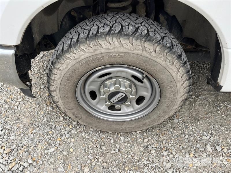Ford F-250 XL 4x2 Utility Truck Lava-autot