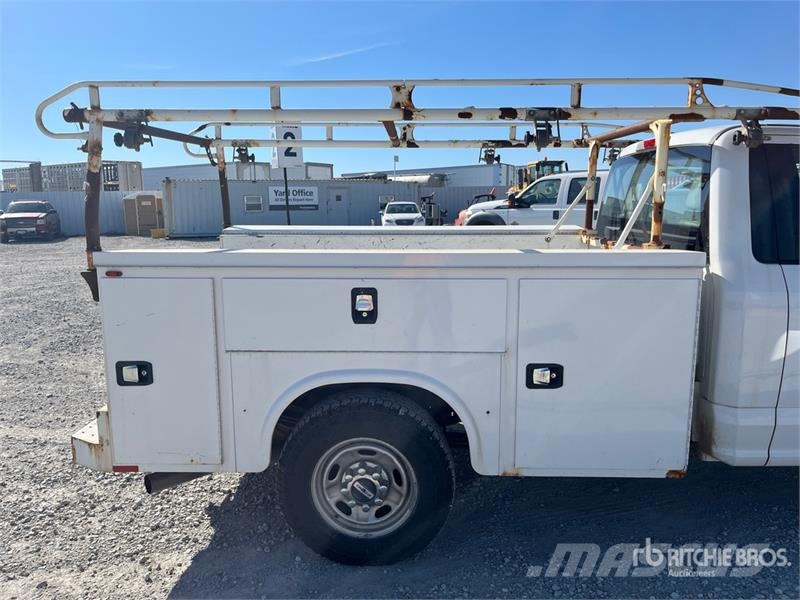 Ford F-250 XL 4x2 Utility Truck Bestelwagens met open laadbak