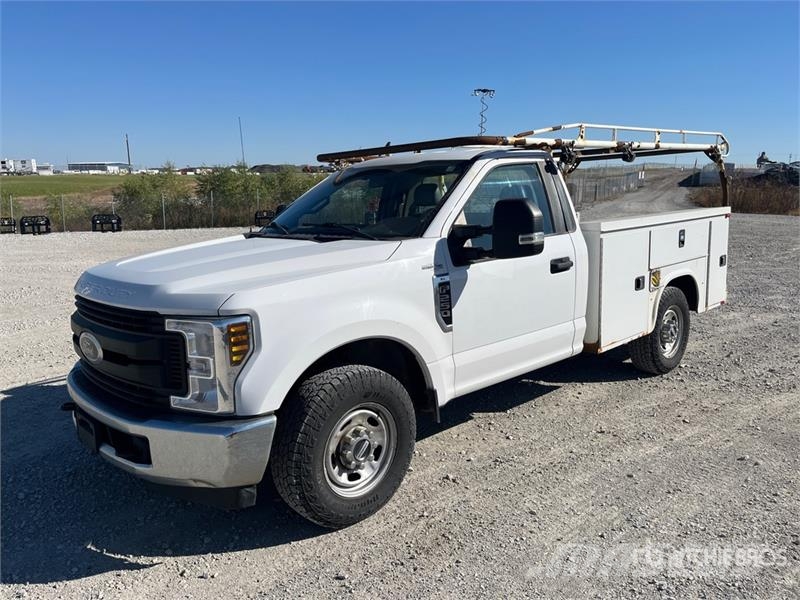 Ford F-250 XL 4x2 Utility Truck Bestelwagens met open laadbak