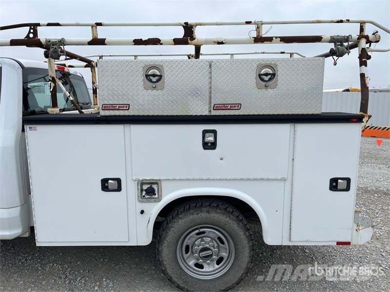 Ford F-250 XL 4x2 Utility Truck Lava-autot