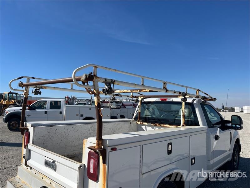 Ford F-250 XL 4x2 Utility Truck Bestelwagens met open laadbak