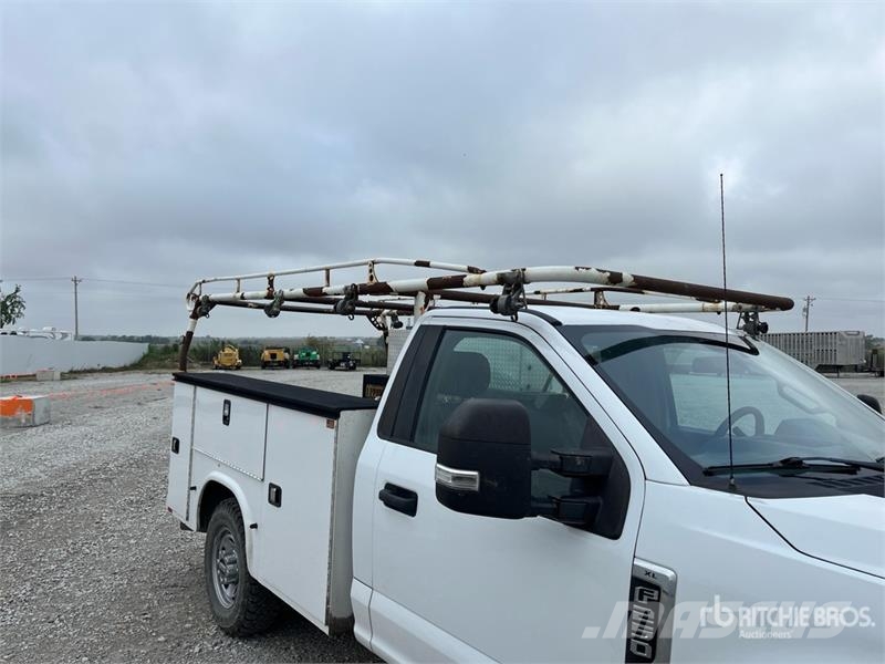 Ford F-250 XL 4x2 Utility Truck Lava-autot