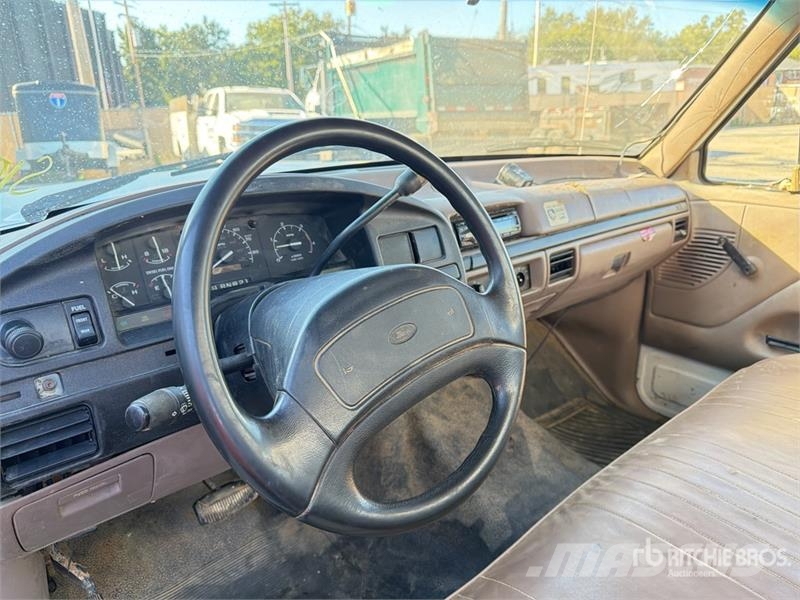 Ford F-250 XL 4x2 Utility Truck Пікапи / Бічне розвантаження