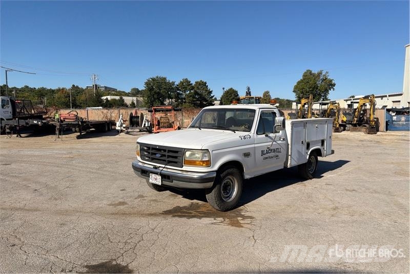 Ford F-250 XL 4x2 Utility Truck Пікапи / Бічне розвантаження