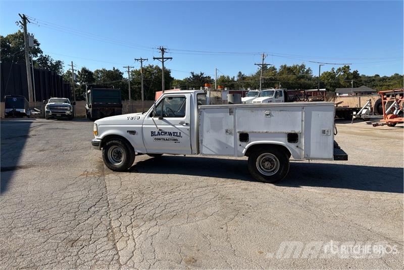 Ford F-250 XL 4x2 Utility Truck Пікапи / Бічне розвантаження