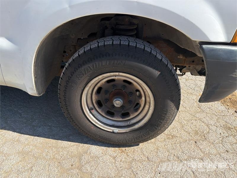 Ford F-250 XL 4x2 Utility Truck 픽업/드롭사이드