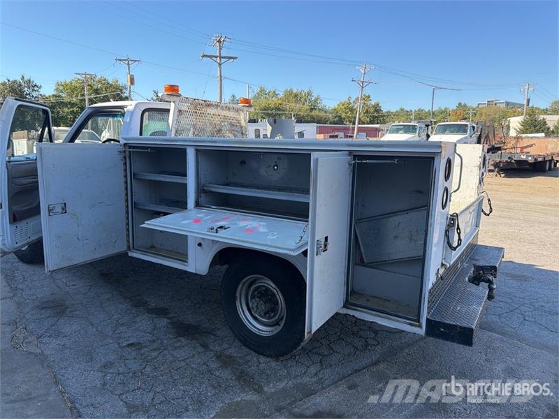 Ford F-250 XL 4x2 Utility Truck Пікапи / Бічне розвантаження