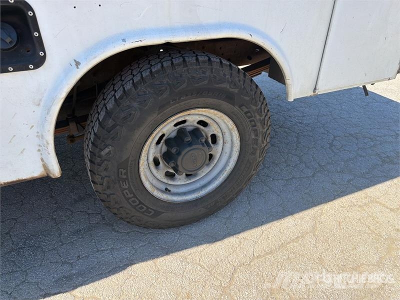 Ford F-250 XL 4x2 Utility Truck 픽업/드롭사이드