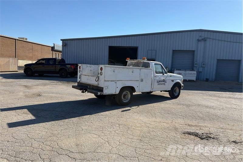 Ford F-250 XL 4x2 Utility Truck Пікапи / Бічне розвантаження