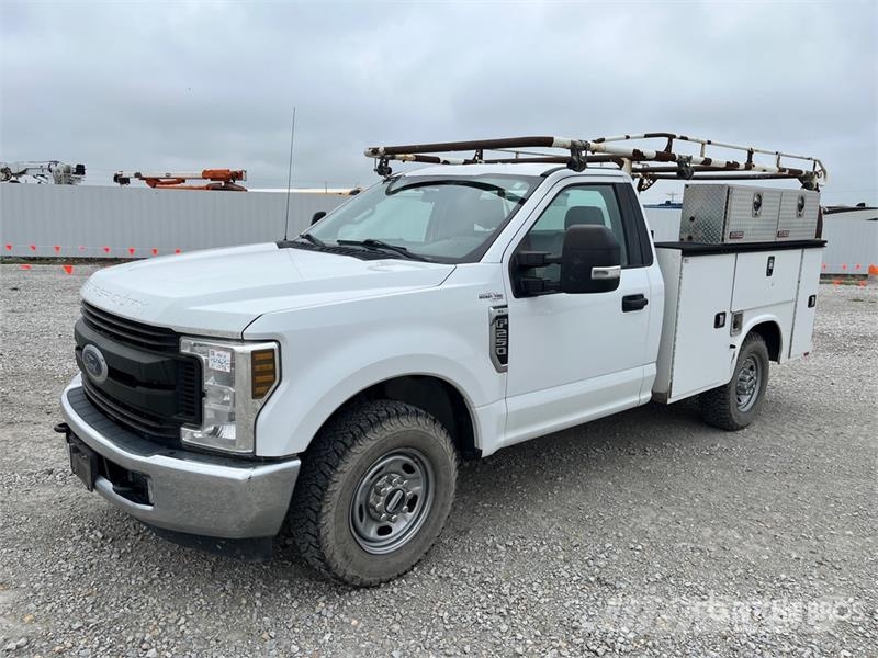 Ford F-250 XL 4x2 Utility Truck Lava-autot