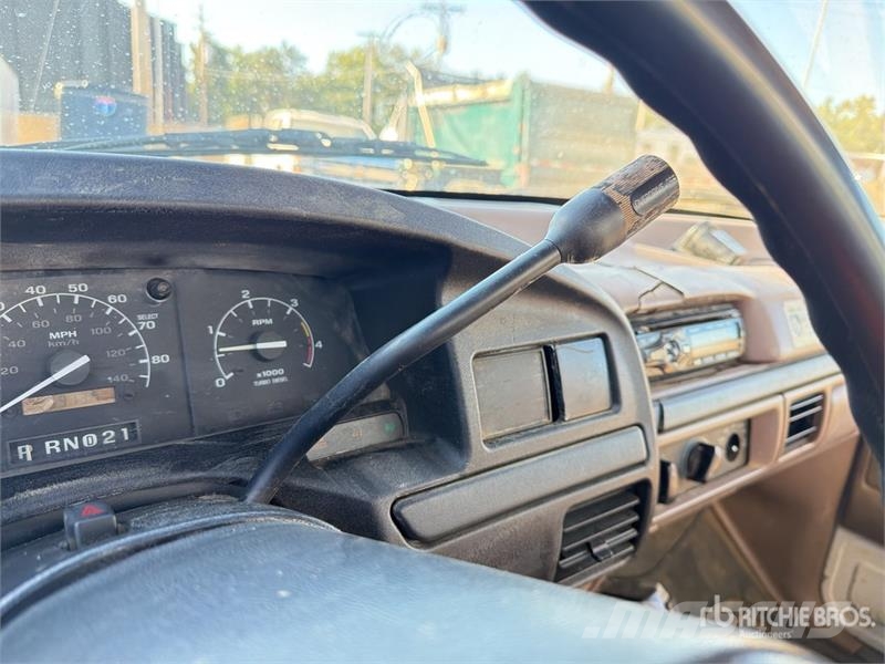 Ford F-250 XL 4x2 Utility Truck Пікапи / Бічне розвантаження
