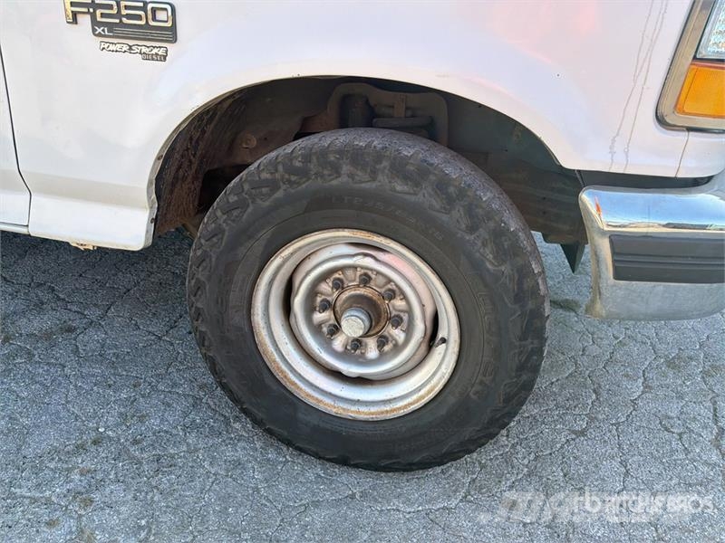 Ford F-250 XL 4x2 Utility Truck Пікапи / Бічне розвантаження