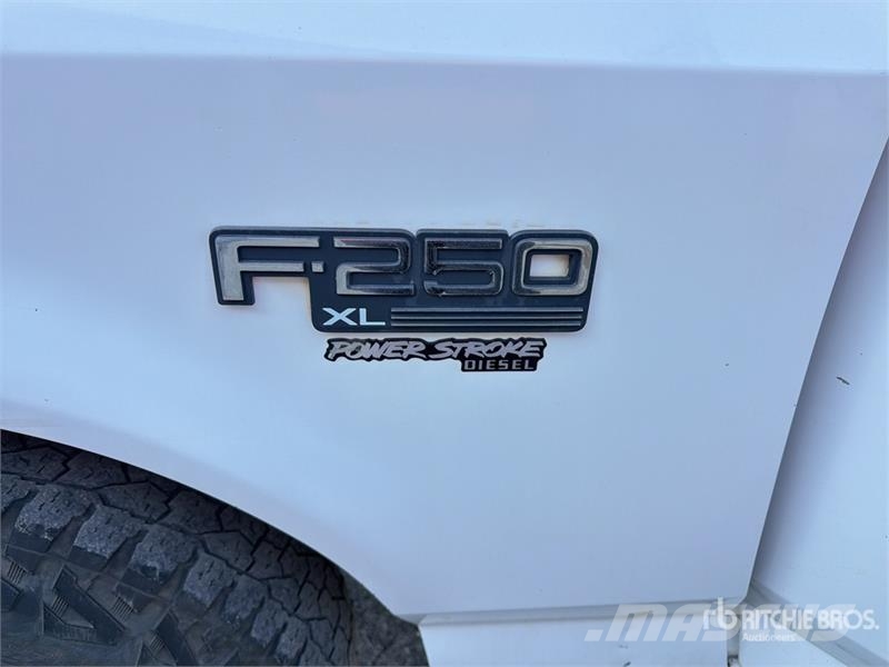 Ford F-250 XL 4x2 Utility Truck Пікапи / Бічне розвантаження