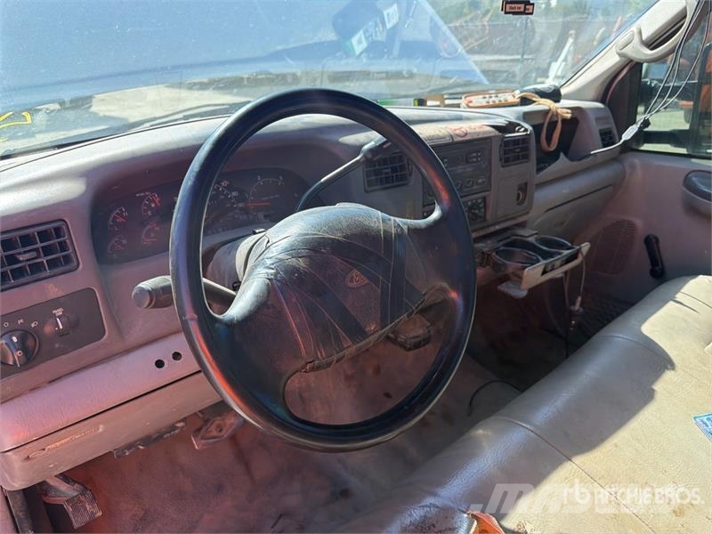 Ford F-250 XL 4x2 Utility Truck 픽업/드롭사이드