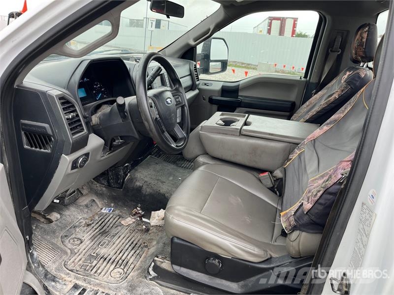 Ford F-250 XL 4x2 Utility Truck Lava-autot
