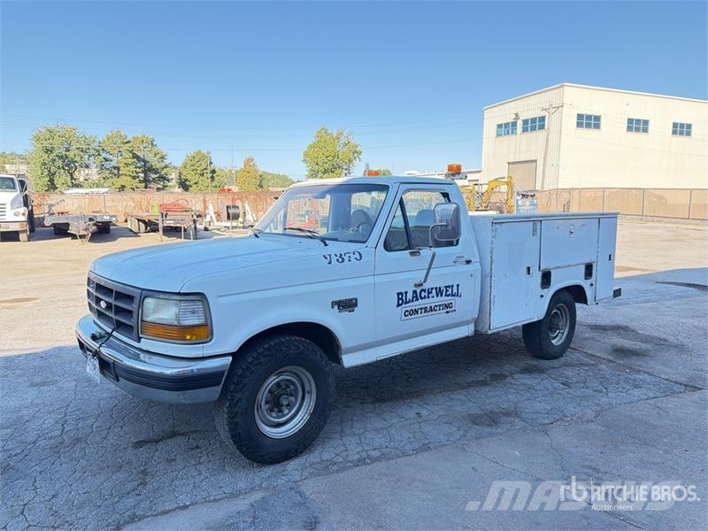 Ford F-250 XL 4x2 Utility Truck Пікапи / Бічне розвантаження