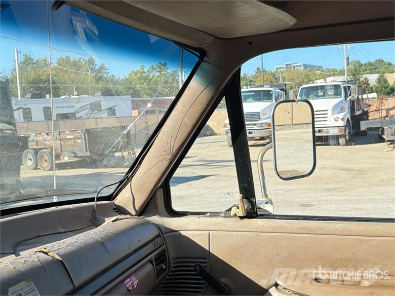 Ford F-250 XL 4x2 Utility Truck Пікапи / Бічне розвантаження