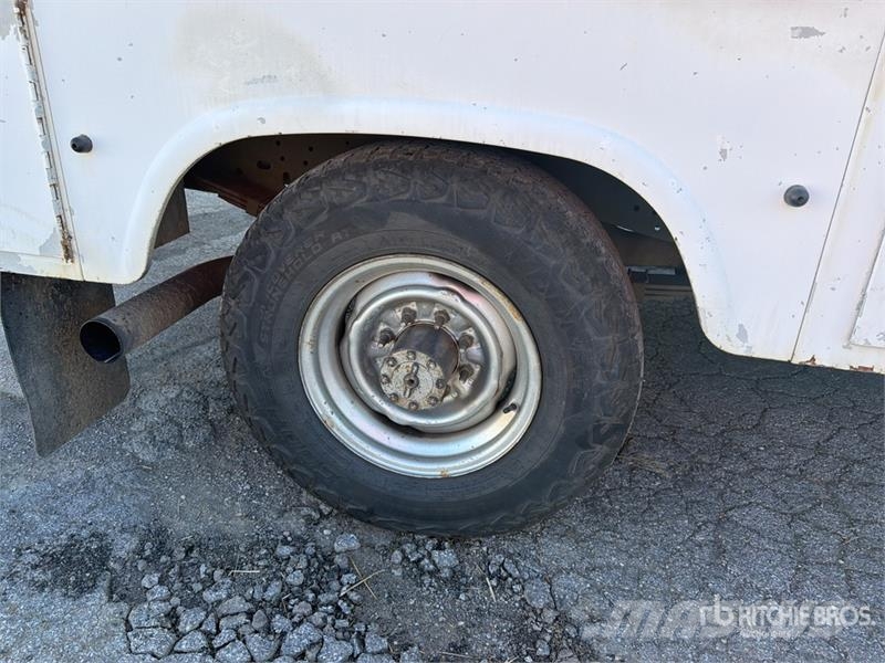 Ford F-250 XL 4x2 Utility Truck Пікапи / Бічне розвантаження