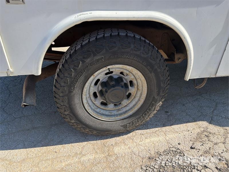 Ford F-250 XL 4x2 Utility Truck 픽업/드롭사이드