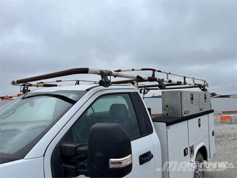 Ford F-250 XL 4x2 Utility Truck Lava-autot