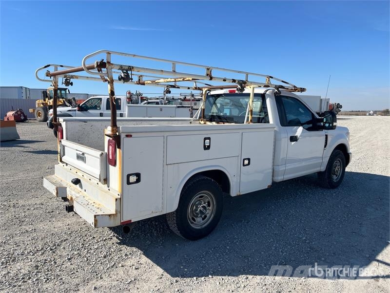 Ford F-250 XL 4x2 Utility Truck Bestelwagens met open laadbak