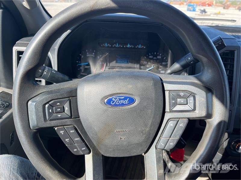 Ford F-250 XL 4x2 Utility Truck Bestelwagens met open laadbak