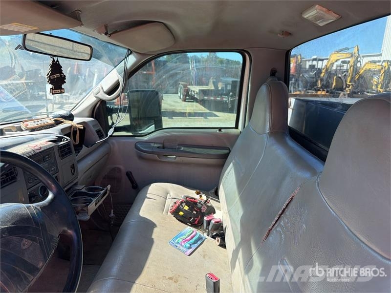 Ford F-250 XL 4x2 Utility Truck 픽업/드롭사이드
